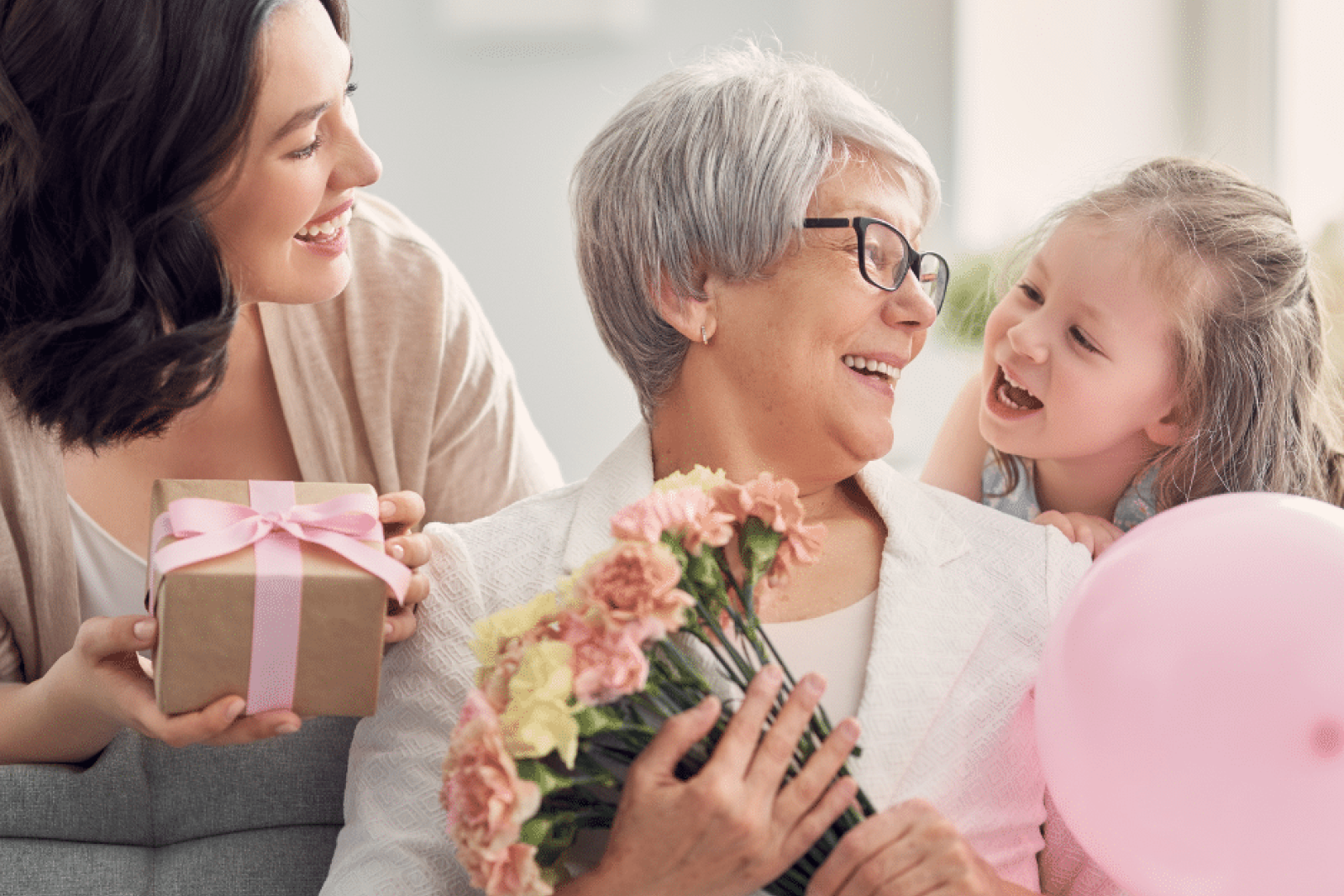 Mother’s Day Celebration Ideas for Older Moms & Grandmothers | Home Care Assistance